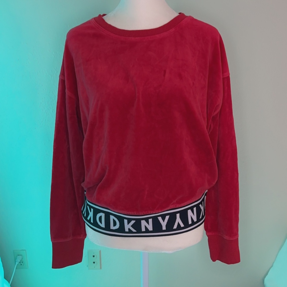 Women’s dkny sport crewneck size small